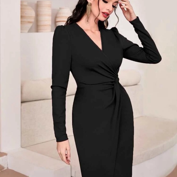 SHEIN Modely Solid Twist Front Wrap Hem Dress - Picture 4 of 5